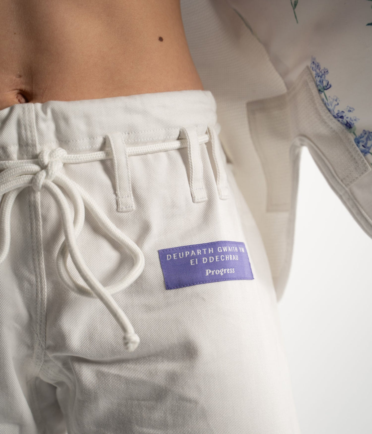 Eira Gi - White